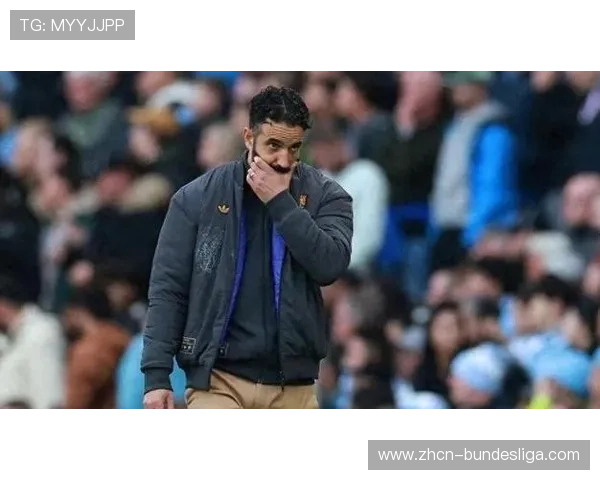 阿莫林训练异常被疑情绪崩溃曼联内部气氛低落再陷困境