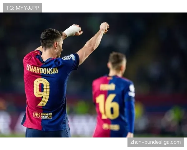 巴萨全队抵达多特蒙德，莱万受当地媒体重点关注